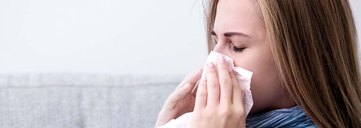 pessoa-rinite-ar-condicionado