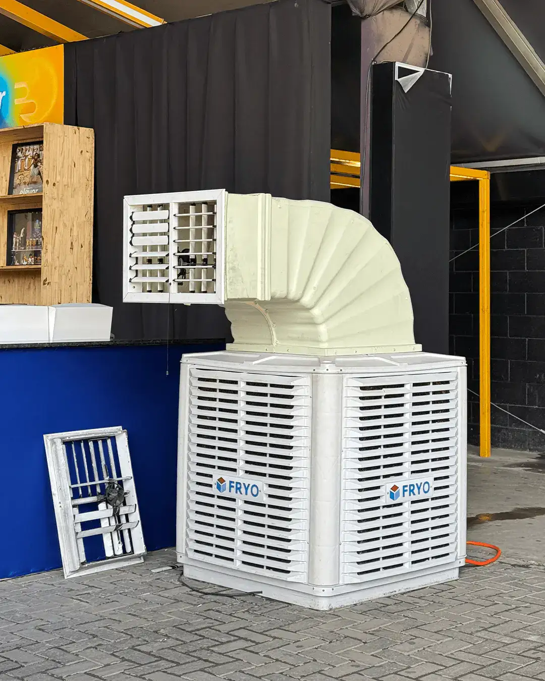 Ventilador de alta performance com filtros de qualidade, ideal para espaços amplos.