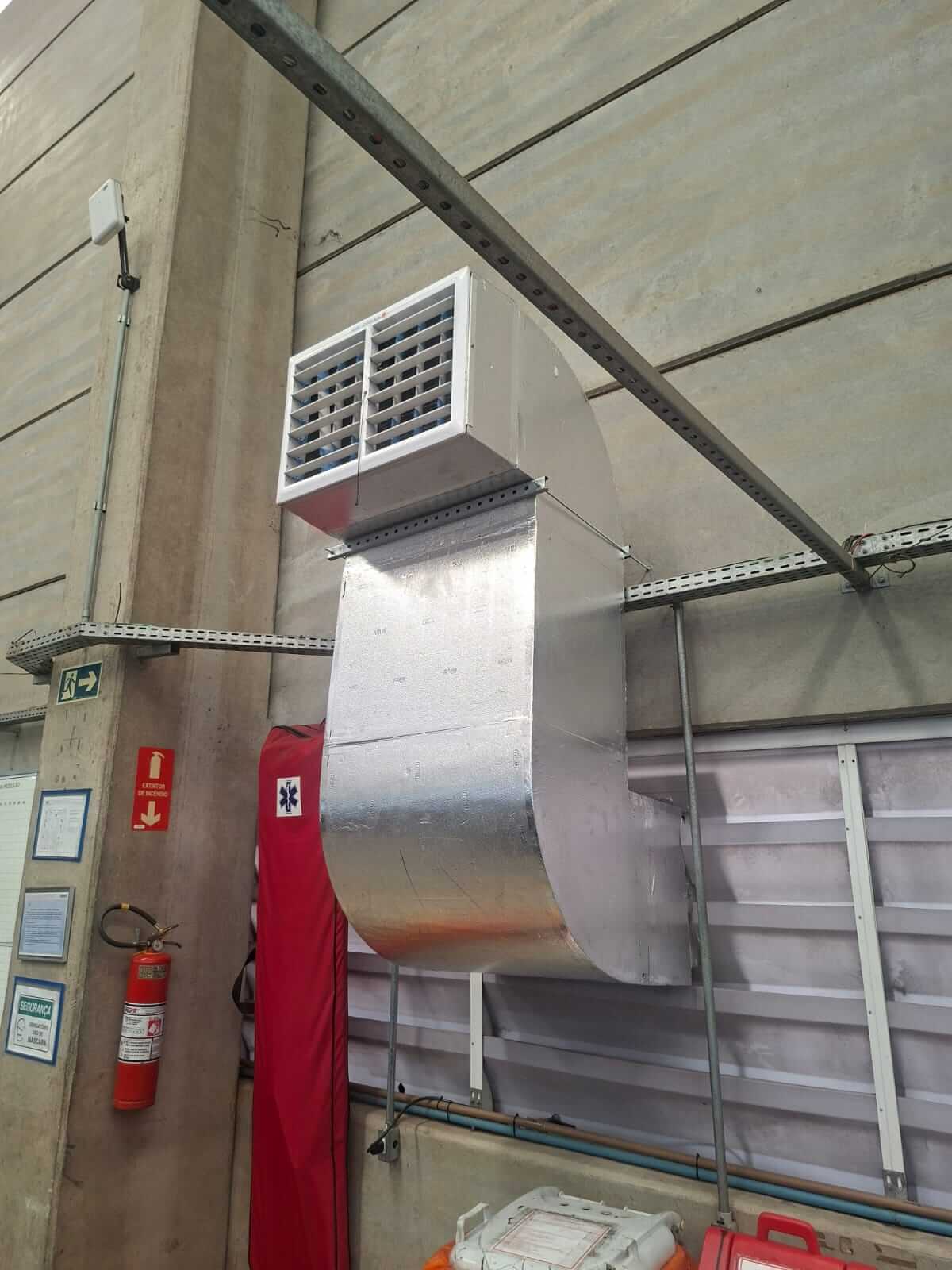 Climatizador industrial para ambientes comerciais e industriais, eficiente e de alta capacidade.